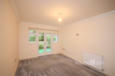 3 bedroom apartment to rent, Queens Park Avenue