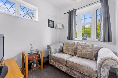 1 Parkdale Crescent, Worcester Park, KT4 7QF