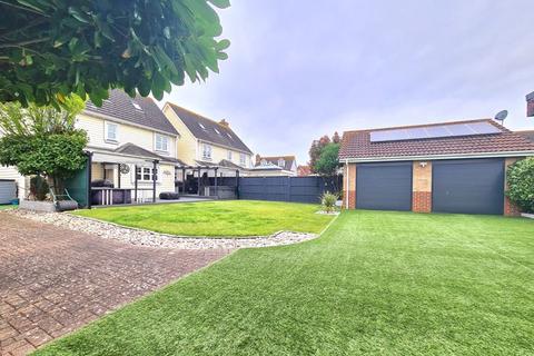 5 bedroom detached house for sale, David Newberry Drive, Lee-On-The-Solent, PO13