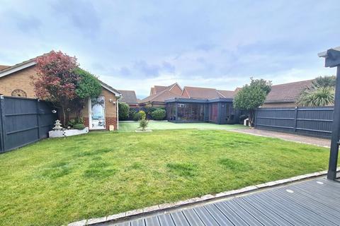 5 bedroom detached house for sale, David Newberry Drive, Lee-On-The-Solent, PO13