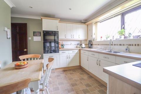 4 bedroom detached house for sale, Herongate, Benfleet