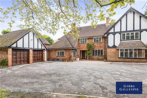 5 bedroom detached house to rent, Dukes Wood Drive, Gerrards Cross