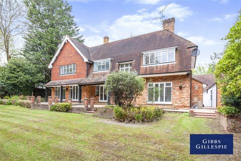 5 bedroom detached house to rent, Dukes Wood Drive, Gerrards Cross, SL9