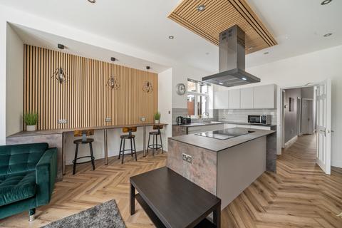 1 bedroom in a house share to rent, Troutbeck Road, London, SE14
