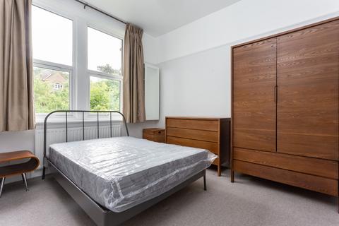 2 bedroom flat to rent, Mount Adon Park, SE22