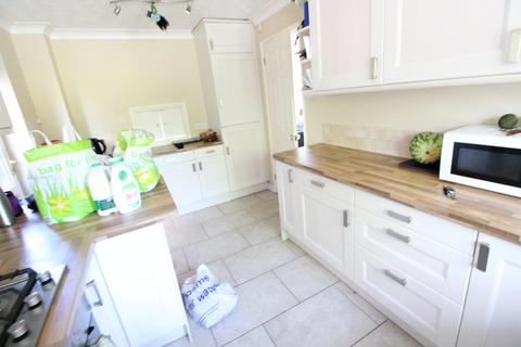 4 bedroom detached house to rent, Malthouse Green, Luton, LU2 8SN