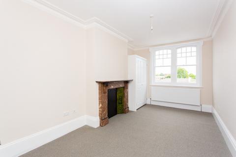3 bedroom flat to rent, Cromwell Mansions, Hammersmith