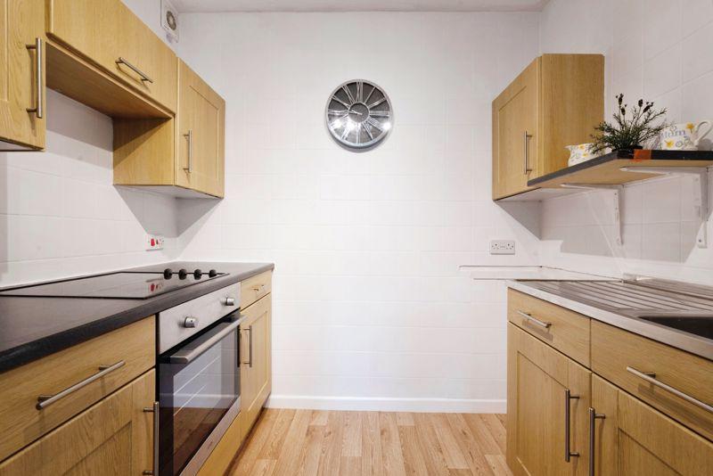 142 Kings Head Hill, Chingford E4 1 bed flat for sale £110,000