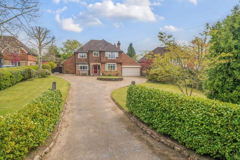 Holly Bourne Upperfield, Easebourne, Midhurst, GU29 9AE