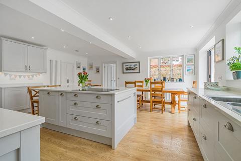Holly Bourne Upperfield, Easebourne, Midhurst, GU29 9AE