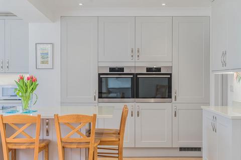 Holly Bourne Upperfield, Easebourne, Midhurst, GU29 9AE