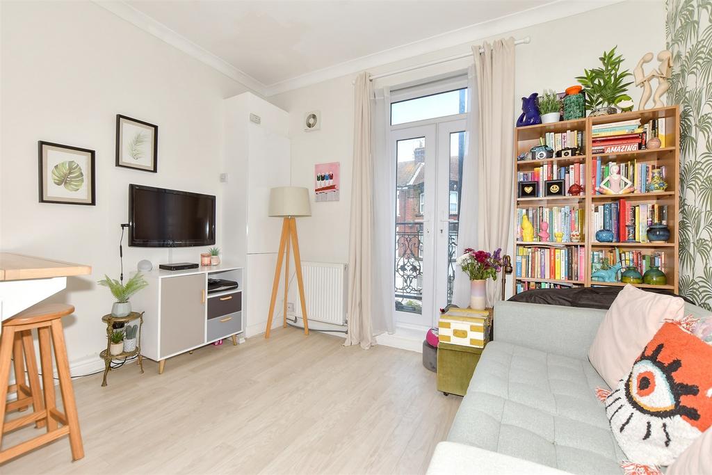 Lounge/ Kitchen