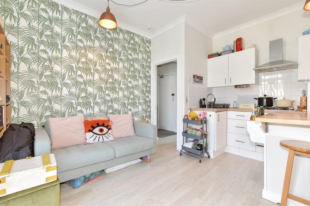 Lounge/ Kitchen