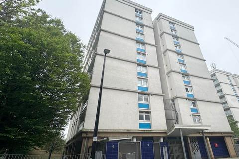 2 bedroom flat to rent, Bromley High Street, Bow,