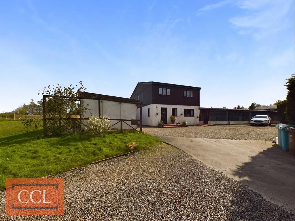 Stirling Road, Riggend, Airdrie, ML6 5 bed detached house for sale £