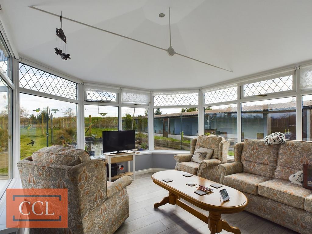 Stirling Road, Riggend, Airdrie, ML6 5 bed detached house for sale £