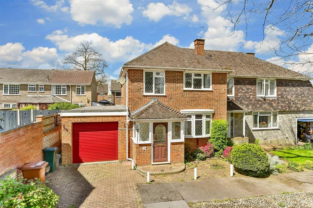 Sandgate Court, Rainham, Gillingham... 3 bed semidetached house for