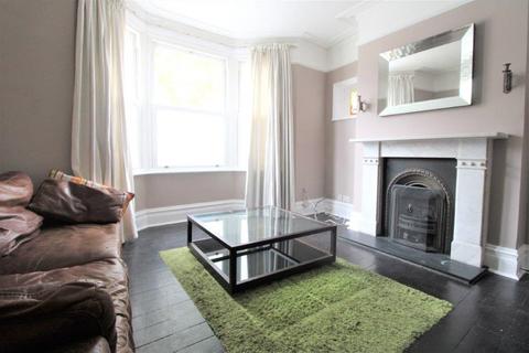 4 bedroom end of terrace house to rent, Chisholm Road, Croydon, CR0