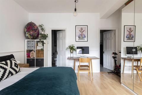 Studio to rent, Bethnal Green, London E2