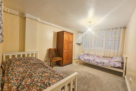 1 bedroom flat to rent, Holly Road, Twickenham, TW1