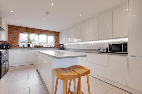 2, Headington Meerut Road, Brockenhurst, SO42 7TD