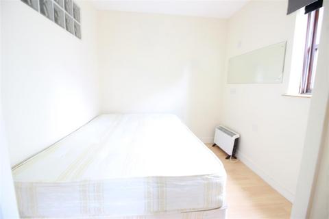1 bedroom flat to rent, Newcourt, Cowley, Middlesex