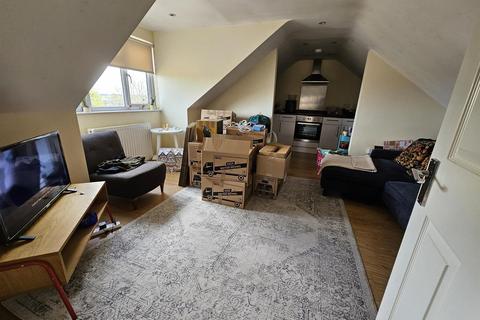 1 bedroom flat to rent, Cowslip Road, London E18