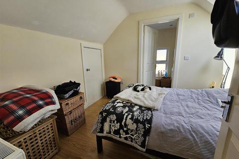 1 bedroom detached house to rent, Cowslip Road, London E18
