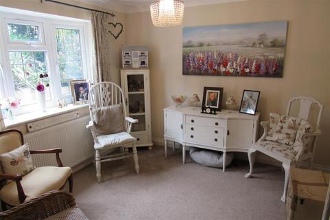 4 bedroom chalet for sale, Strangford Place, Herne Bay