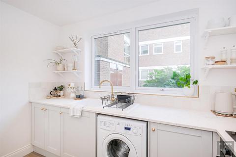 1 bedroom apartment for sale, Woodford Road, South Woodford, E18