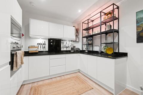 2 bedroom flat for sale, Bowen Drive, London