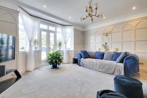18 Ilex Way, Goring By Sea, Worthing, BN12 4UZ
