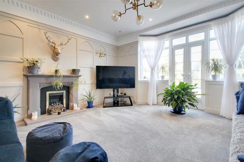 18 Ilex Way, Goring By Sea, Worthing, BN12 4UZ