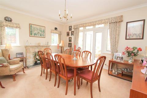 18 Ridge Park, Purley, CR8 3PN