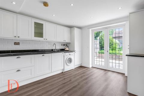 2 bedroom flat for sale, 2A The Uplands, Loughton IG10