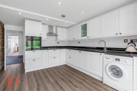 2 bedroom flat for sale, 2A The Uplands, Loughton IG10