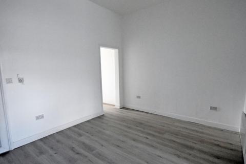 2 bedroom apartment to rent, Bolton Road, Bury BL8
