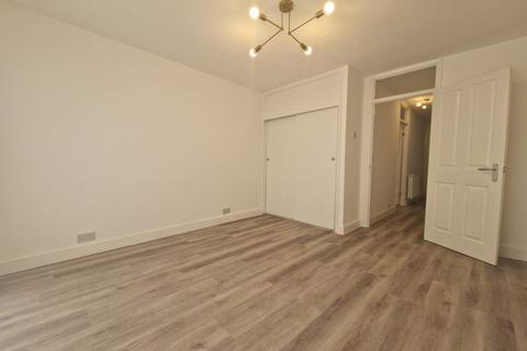 2 bedroom flat to rent, Makinen House, Buckhurst Hill IG9