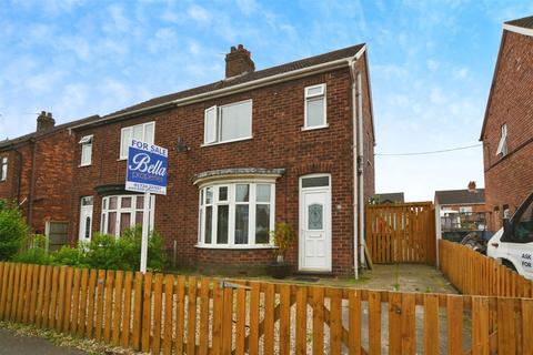 3 bedroom semi-detached house for sale, Warwick Road, Scunthorpe