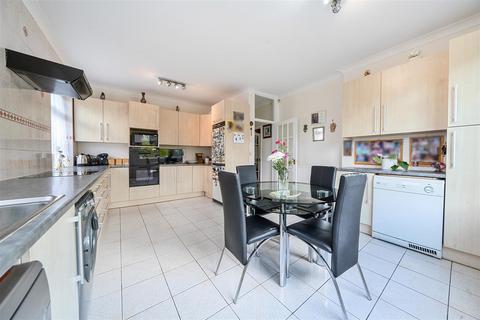 3 bedroom detached bungalow for sale, Caldecote Gardens, Bushey WD23