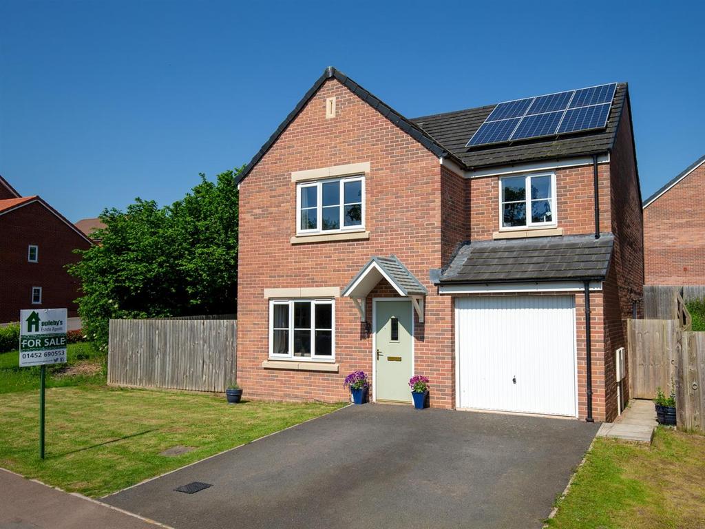 Manor Road, Newent GL18 4 bed detached house £340,000