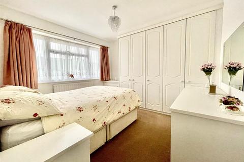 6 Brookside, Waltham Abbey, EN9 3JR