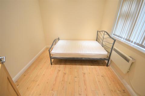 Studio to rent, Narborough Road, Leicester, LE3
