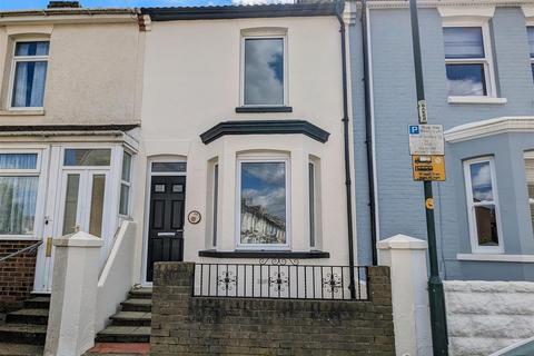 3 bedroom terraced house to rent, St. Johns Road, Gillingham