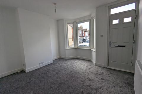 3 bedroom terraced house to rent, St. Johns Road, Gillingham