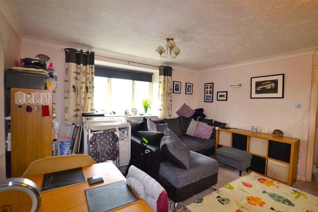 Livingroom 2 .JPG