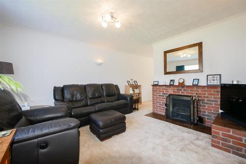 15 Farm Close, Chalgrove, Oxford, OX44 7RL