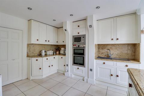 4 bedroom detached house for sale, Chalkwell Avenue, Westcliff-On-Sea SS0
