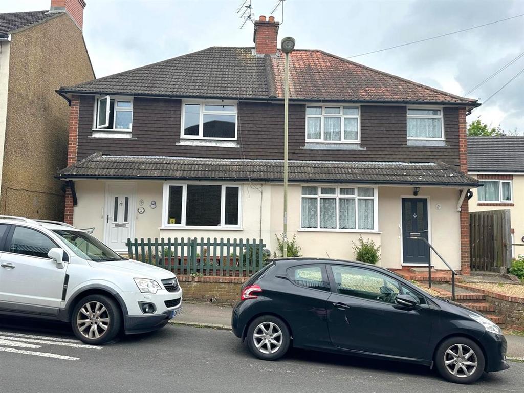 Alexandra Road, Aldershot 3 bed semidetached house for sale £325,000