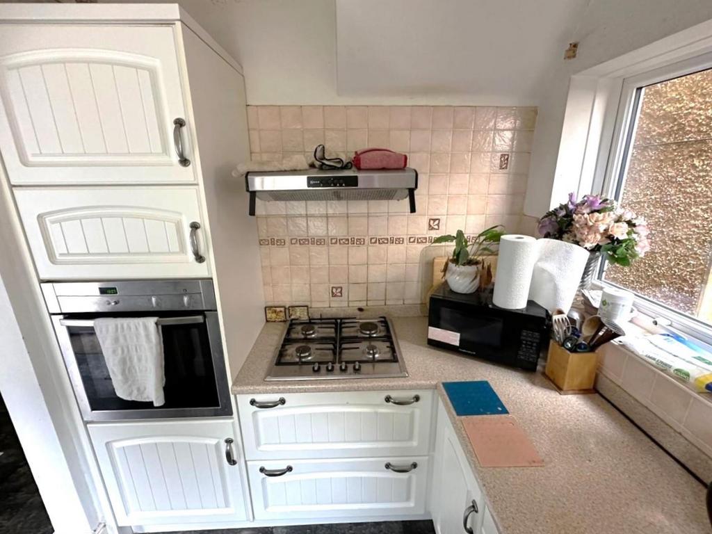 Kitchen3.jpg